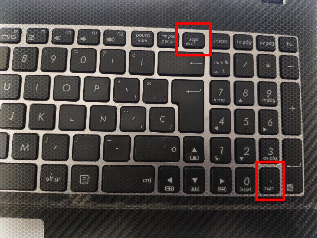 ubicación de la tecla DEL en un teclado normal