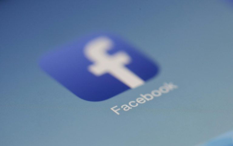 Cómo poner un solo nombre en Facebook (método oficial y trucos)